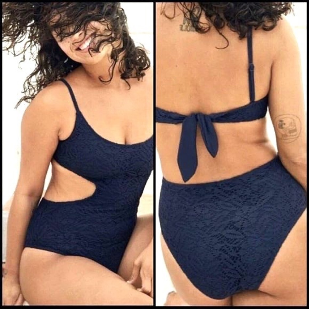 Aerie Navy Blue Medium Crochet Lace Cut Out One Piece Swimsuit Monokini EUC Swim